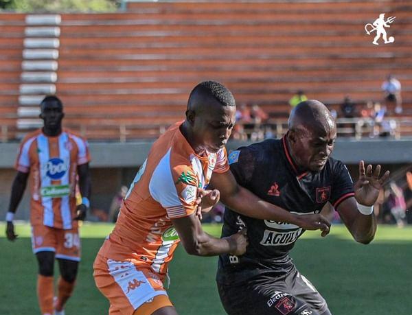 Envigado rescata un empate de último minuto ante el América de Cali con un penal polémico al minuto 90+3.