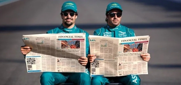 Lance Stroll y Fernando Alonso con el periódico Financial Times.