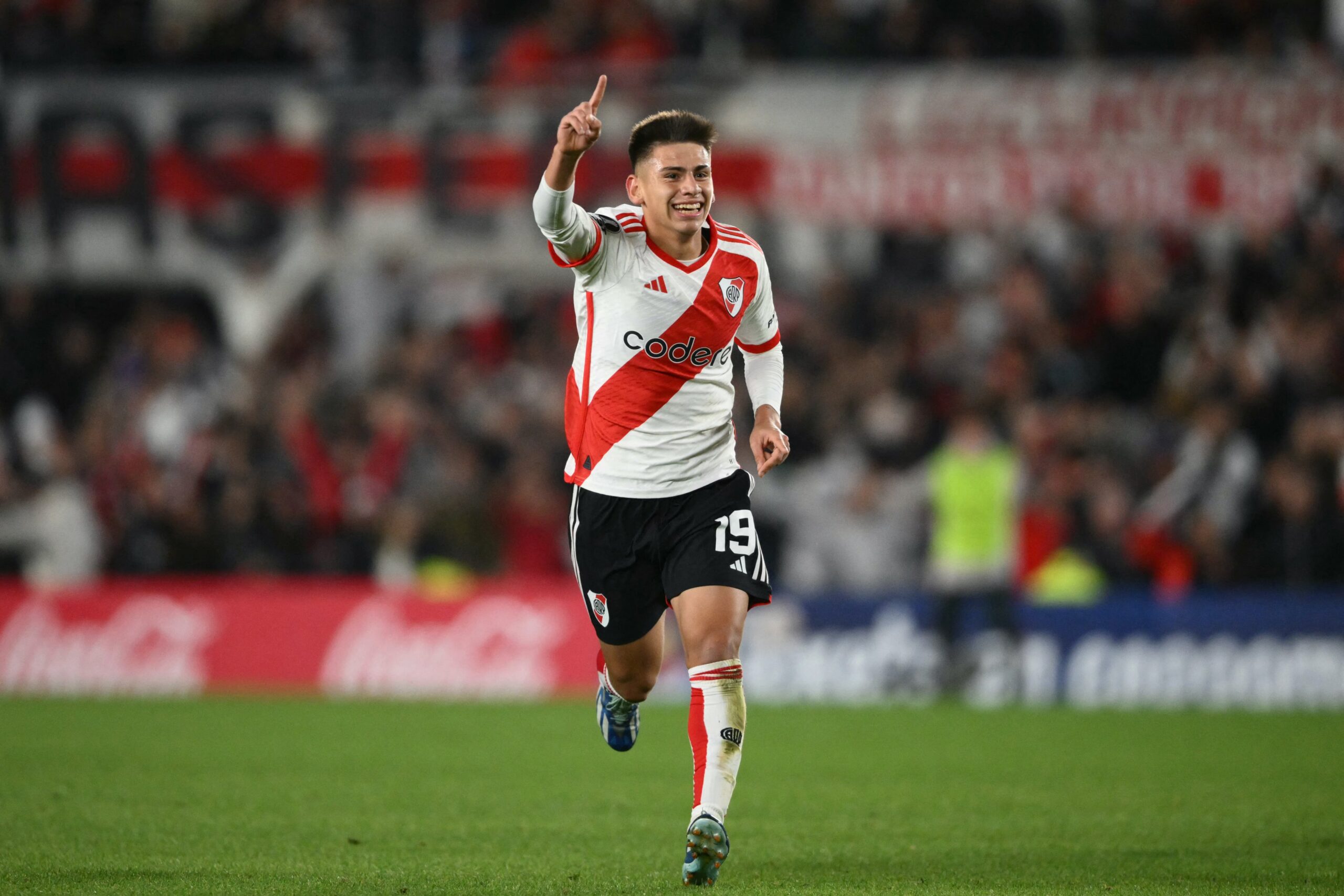 ¡El debut soñado de Echeverri! Un golazo del Diablito en su primer partido como titular en la CONMEBOL Libertadores.