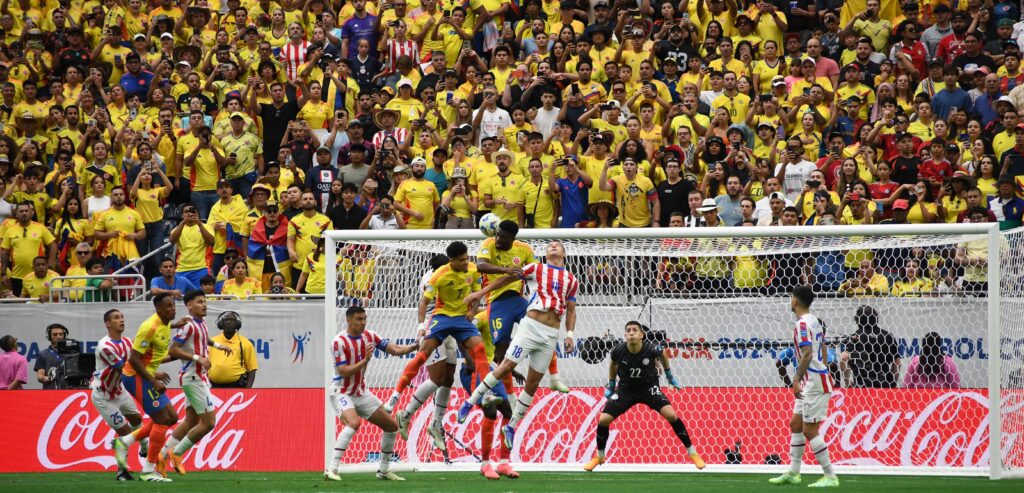 Jefferson Lerma anota el segundo gol de Colombia a cobro de James Rodríguez. Foto: Jesus Cuevas.