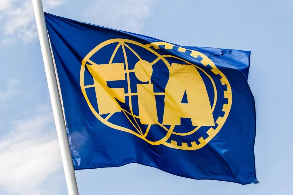 Bandera de la Federación Internacional de Automovilismo (FIA)